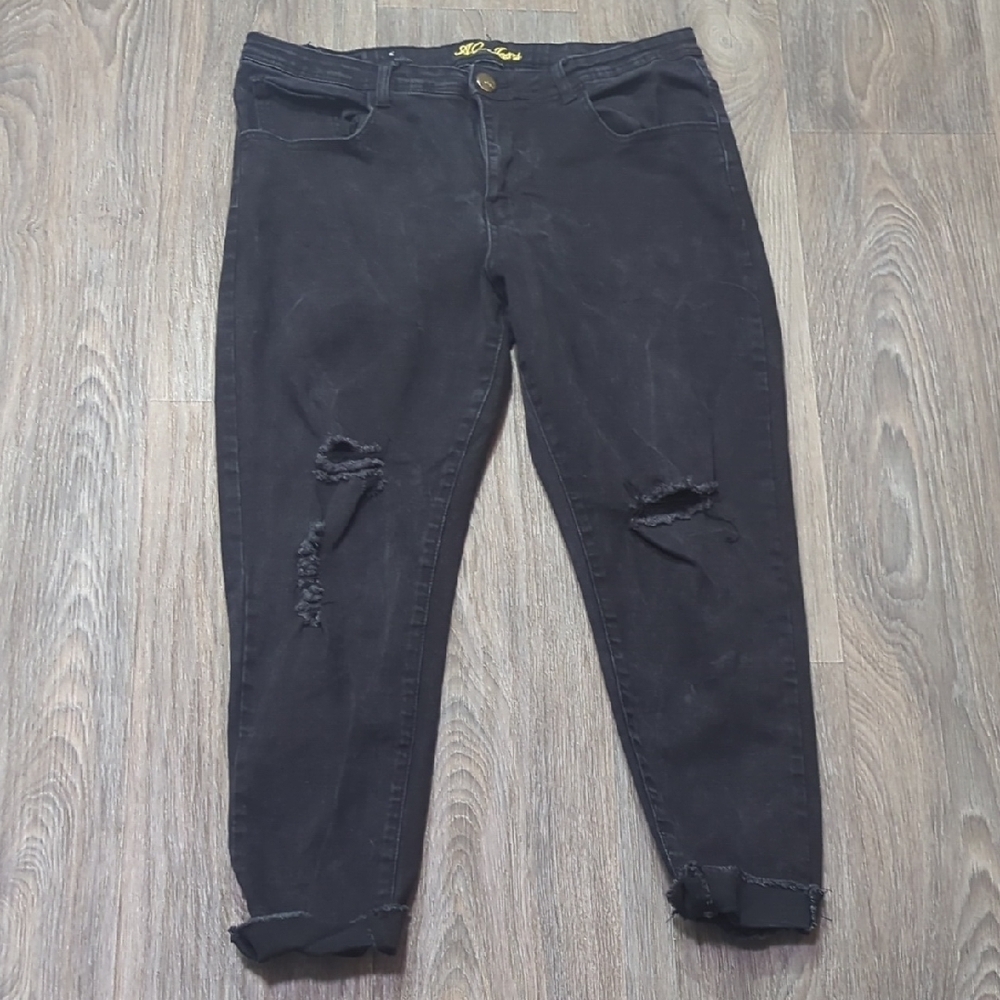 ❤️5/$25 Stylish Black Distressed Women Jeans